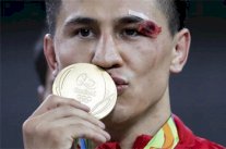 ذهبية المصارعة وزن 75 كلغ يونانية-رومانية للروسي فلاسوف