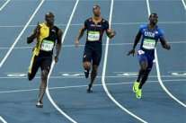 بولت يهزم غاتلين مجددا في سباق 100 م ويحقق ثلاثية تاريخية