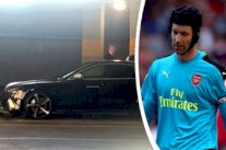 حارس آرسنال يتعرض لحادث مروري بسبب رباعية ليفربول