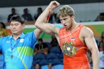 ذهبية المصارعة وزن 98 كلغ يونانية-رومانية للارميني الكسانيان