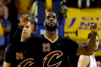 جيمس يمدد عقده مع كليفلاند لثلاث سنوات مقابل 100 مليون دولار