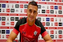 ساوثمبتون يمدد عقد جناحه الصربي تاديتش