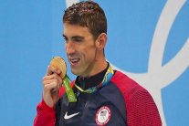 فيلبس يواصل تعزيز أسطورته الأولمبية وذهبية تاريخية لفيجي