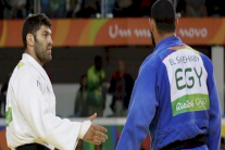 الشهاوبي يخسر ويرفض مصافحة الإسرائيلي ويثير ضجة