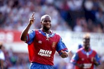 مصرع لاعب سابق صعقاً بالكهرباء على يد الشرطة البريطانية