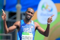 الأميركي كليمنت يحرز ذهبية 400 م حواجز