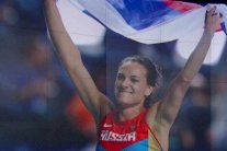 قيصرة الزانة الروسية ايسنباييفا ترتب زاناتها وتمضي..