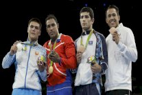 ذهبية الملاكمة في وزن تحت 75 كلغ للكوبي لوبيز