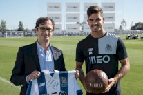 بورتو يمدد عقد سيلفا حتى 2021