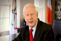 هيكي يتخلى عن مناصبه 