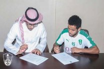 الأهلي السعودي يتعاقد مع عسيري