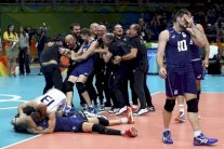 طائرة إيطاليا تزيح الولايات المتحدة وتبلغ النهائي