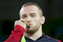 مصارعة حرة: ذهبية وزن 97 كلغ للأميركي سنايدر