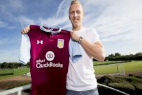 دي لايت من ليستر سيتي إلى أستون فيلا