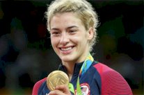 ذهبية المصارعة وزن 53 كلغ حرة للأميركية ماروليس