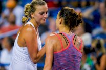 رادفانسكا تلحق بسفيتولينا إلى نهائي دورة نيو هيفن