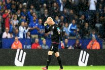 مدرب ليستر يقلل من إصابة شمايكل ويؤكد تواجده أمام الريدز