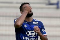 الإصابة تبعد نبيل الفقير 3 أسابيع عن ليون ومنتخب فرنسا