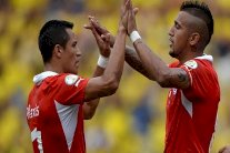 سانشيز وفيدال لقيادة تشيلي في تصفيات كأس العالم