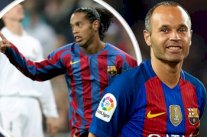 إنيستا يسرد حادثة غريبة بين رونالدينيو ولاعبي برشلونة قبل الكلاسيكو