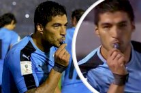 سواريز يحتفل بشكل غريب بعد تسجيله هدفاً في شباك البارغواي