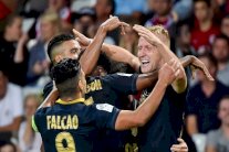 موناكو يواصل انطلاقته القوية وينفرد بالصدارة