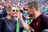 زوجة توتي تحسم الجدل بشأن رحيل زوجها إلى أمريكا