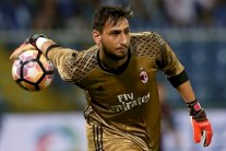 مدرب ميلان يؤكد بقاء دوناروما ويطالب رايولا بالصمت