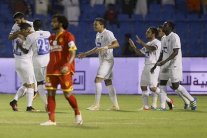 الهلال يستعيد توازنه وفوز تاريخي للخليج على النصر