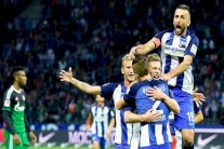 هرتا برلين يلحق مجددا ببايرن وماينتس يعود من اوغسبورغ بفوزه الأول