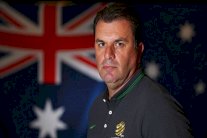 مدرب منتخب أستراليا ينتقد مستوى كرة القدم الأوروبية