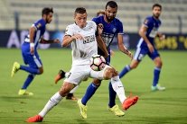 الأهلي يحافظ على صدارة الدوري الإماراتي وفوز كبير للعين