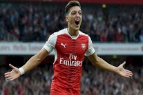 أوزيل يحلم بالعودة إلى ريال مدريد للعمل مع قدوته زيدان