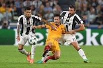 يوفنتوس ونابولي يستأنفان الصراع على صدارة الدوري الإيطالي