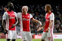 أياكس وايندهوفن يشددان الخناق على فيينورد في الدوري الهولندي