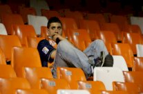 جماهير فالنسيا ترفع المناديل البيضاء وتطلب رحيل 