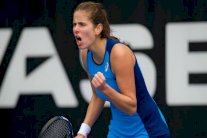 جورج تطيح بفوزنياكي وتبلغ نصف نهائي دورة أوكلاند