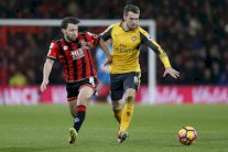 أرسنال يقلب تخلفه بثلاثية إلى تعادل مع بورنموث