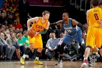 كليفلاند يستعيد توازنه وسقوط ووريزر رغم 40 نقطة ل كوري