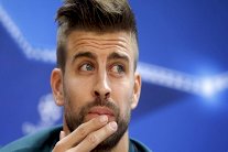 جيرارد بيكيه يواجه خطر الإيقاف بسبب مهاجمة التحكيم