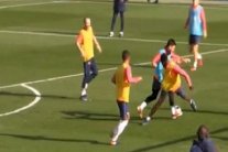 ميسي يهين زملائه بهدف خرافي من كوبري مزدوج