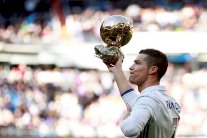 رونالدو يحتفل بالكرة الذهبية مع جماهير ريال مدريد