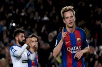 زوجة راكيتيتش تواسيه بعد خروجه من حسابات مدرب برشلونة