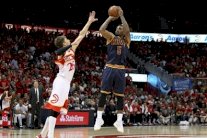 فينيكس يحرج كليفلاند وجيمس ينقذه وفوز ثامن تواليا لهيوستن