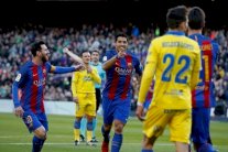 برشلونة يسحق لاس بالماس وأتلتيكو يعزز مركزه الرابع