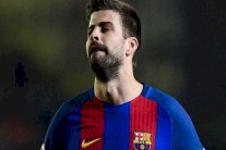 برشلونة يطالب بيكيه بالتوقف عن اتهام الحكام