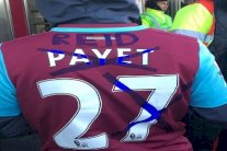 جماهير ويست هام تهين باييت بعبارات قاسية