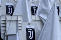 يوفنتوس يوزع منشورات لإقناع جماهيره بالشعار الجديد