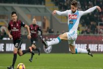 نابولي يشارك روما الوصافة مؤقتا بفوزه على ميلان