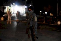 ثلاثة قتلى في تفجير خارج ملعب 